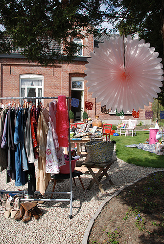 7 Simple Garage Sale Tips to Make More Money